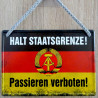 Hängeschild „Halt Staatsgrenze“ aus Blech – Dekoration & Geschenkidee