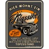 Blechschild Hier wohnt ein Klassiker Geburtstag 50 Jahre - Rahmenlos