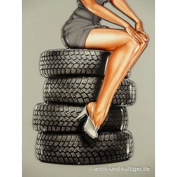 Blechschild Frau & Reifen Pin Up Girl