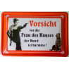 Blechschild Vorsicht vor der Frau des Hauses